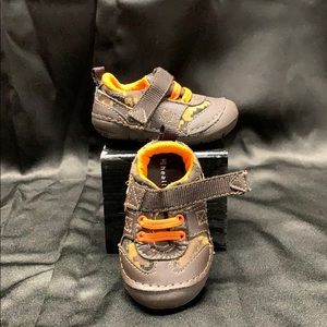 sz 3 camp print baby shoes
